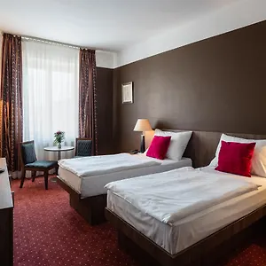 Otel Harmony, Prag