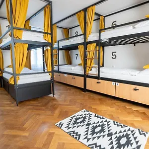Hostel White Wolf House &, Prag