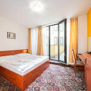 3* Szálloda De Luxe