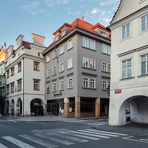 Otel Perla, Prag