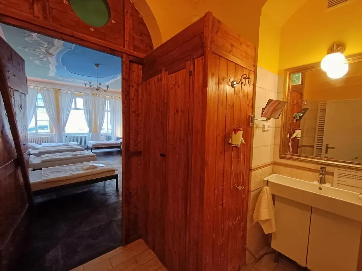 Charles Bridge Hostel & Apartments Прага Чехия