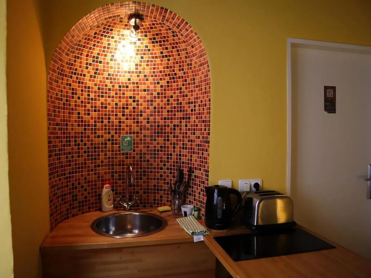 Charles Bridge Hostel & Apartments Prag 0*,