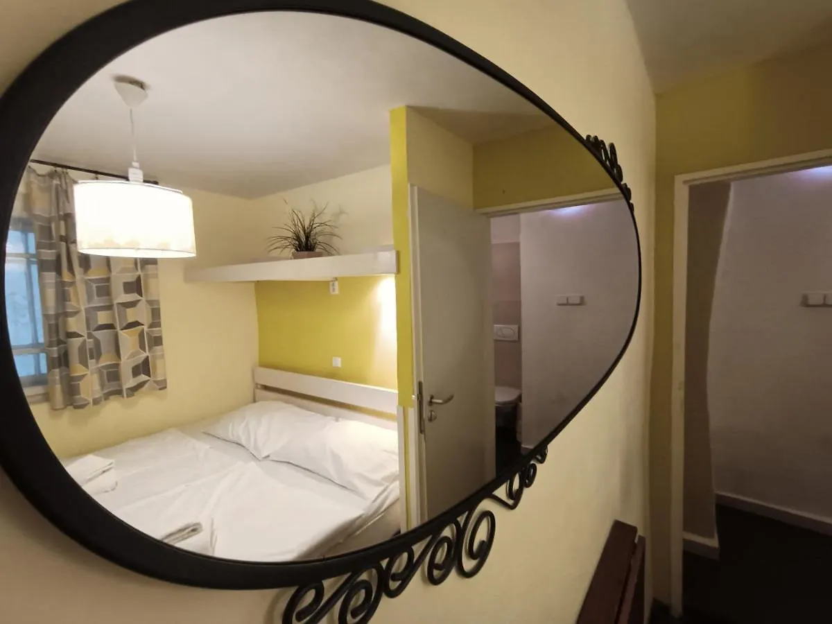 Charles Bridge Hostel & Apartments Прага
