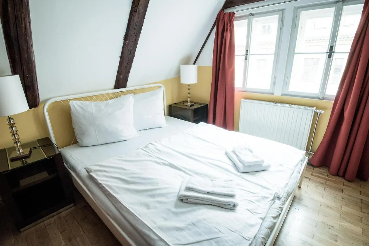 Charles Bridge Hostel & Apartments Прага