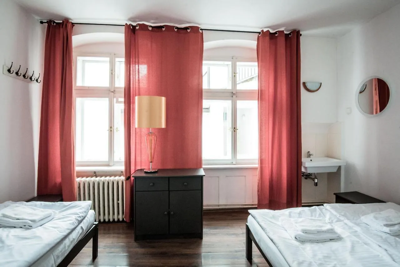 Charles Bridge Hostel & Apartments Прага