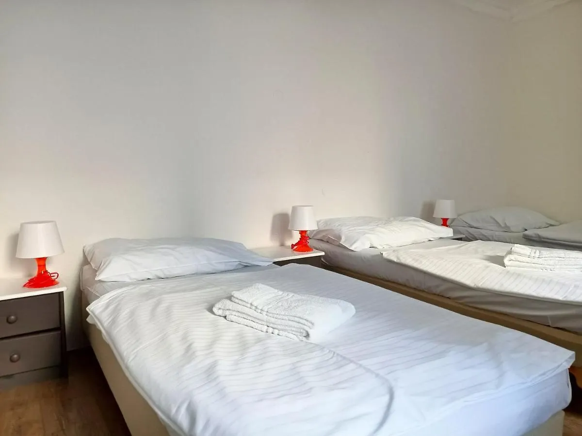 Charles Bridge Hostel & Apartments Прага